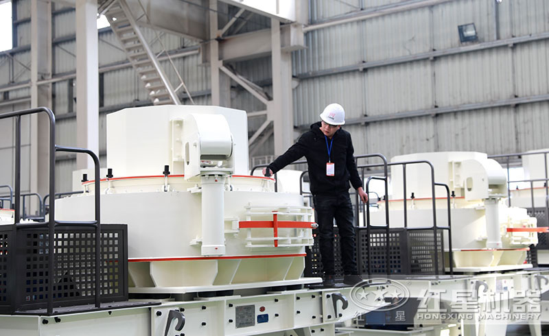 客戶來廠考察制砂機(jī)